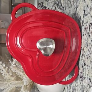 Heart Cast Iron Dutch Oven